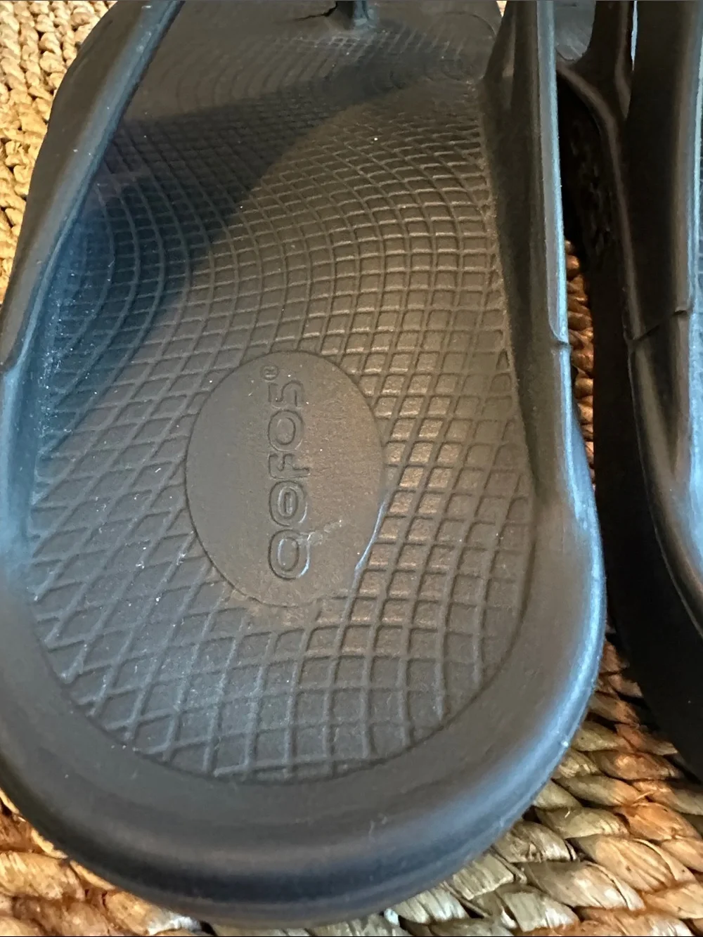 OOFOS SUZE 11 men’s Blacks Comfort Flip Flop Sandals